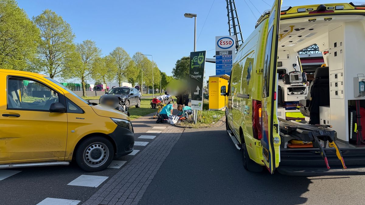 Dubbele klap voor scooterrijder in Horst: gewond naar ziekenhuis