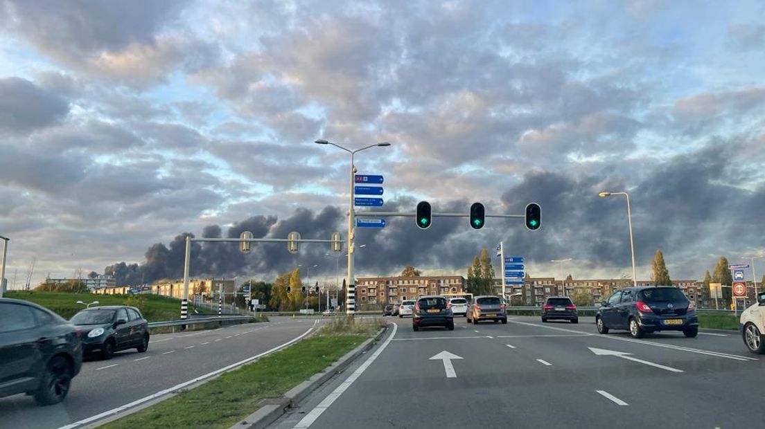 De rookwolk is goed te zien in Maastricht