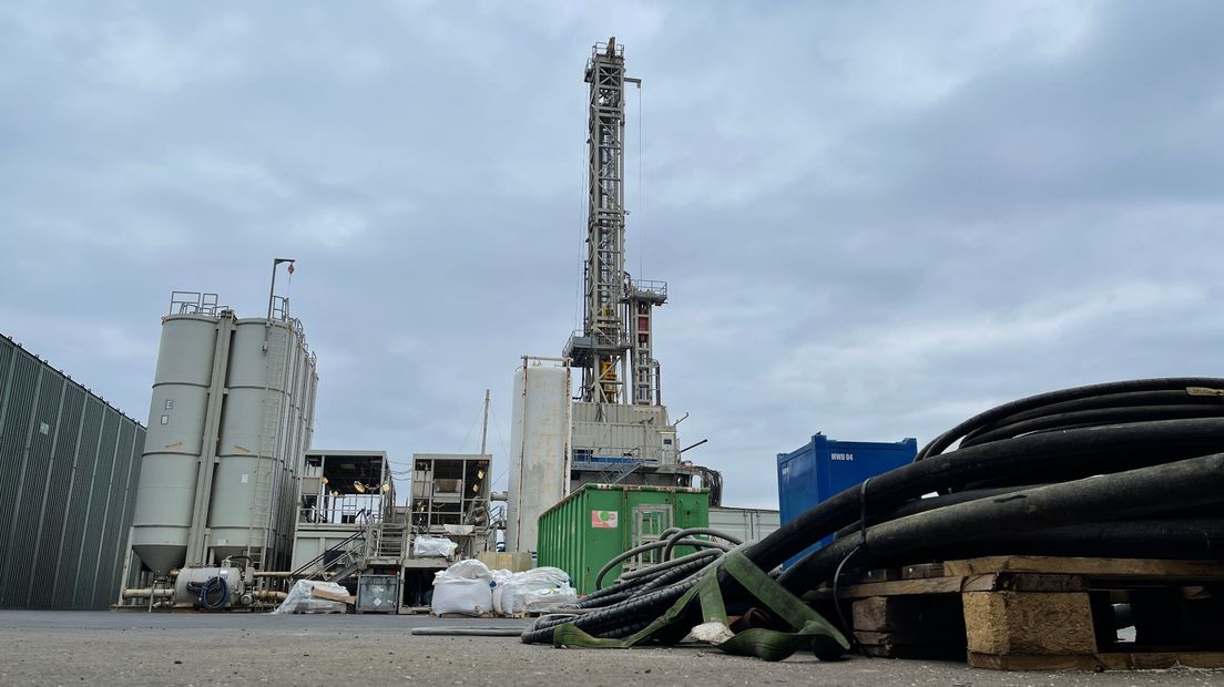 De boortoren waarmee nieuwe zoutputten worden geboord bij Borgercompagnie