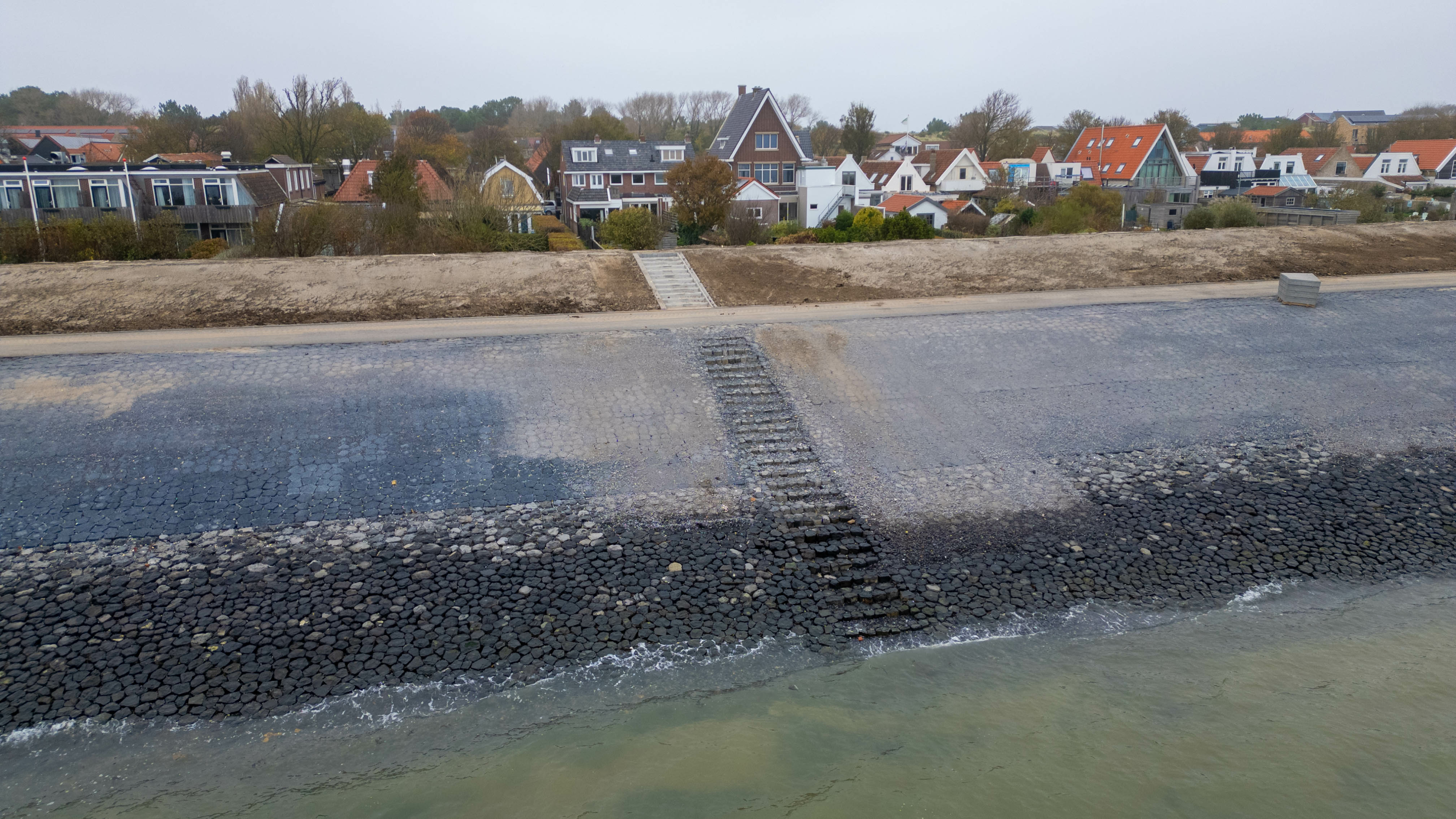 Vernieuwde zeedijk op Vlieland zo goed als klaar: "We zijn nu veilig"