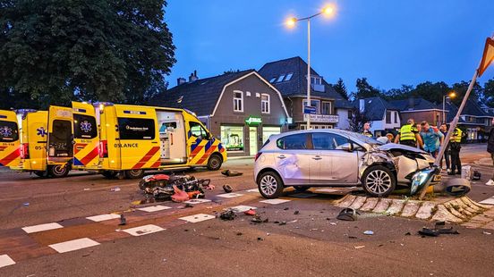 Twee gewonden bij ernstig ongeluk in Enschede. Twee gewonden bij ernstig ongeluk in Enschede.