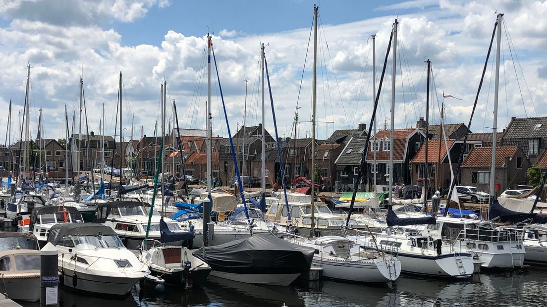 In de jachthaven van watersportvereniging De Eendacht is geen plekje meer vrij.