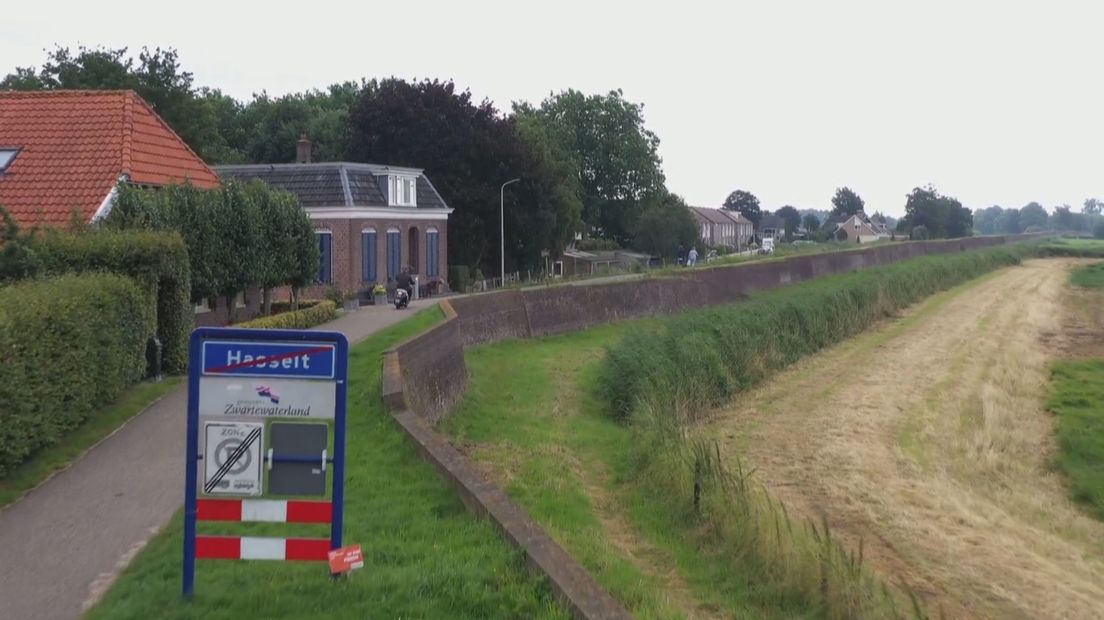 De Stenen dijk langs het Zwartewater in Hasselt wordt gerestaureerd