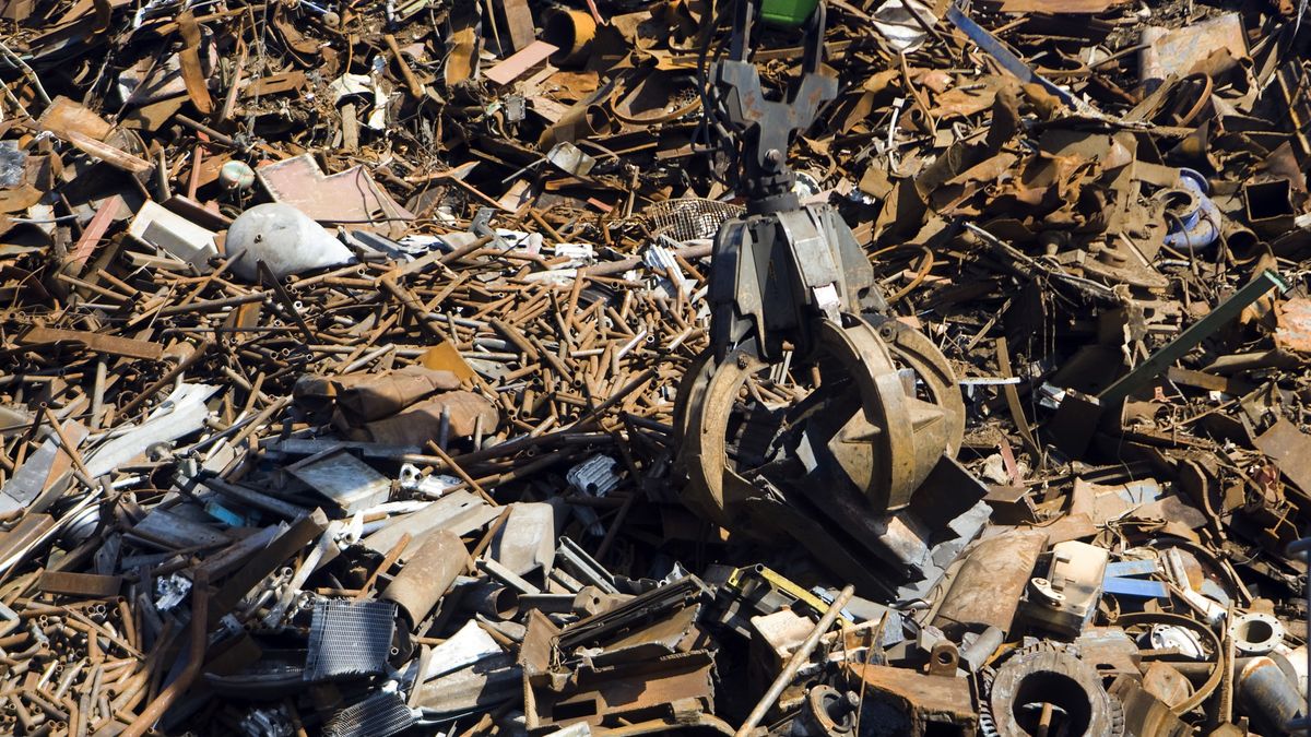 Servies op tafels rinkelt door zware ontploffing bij bedrijf, wat was er aan de hand?