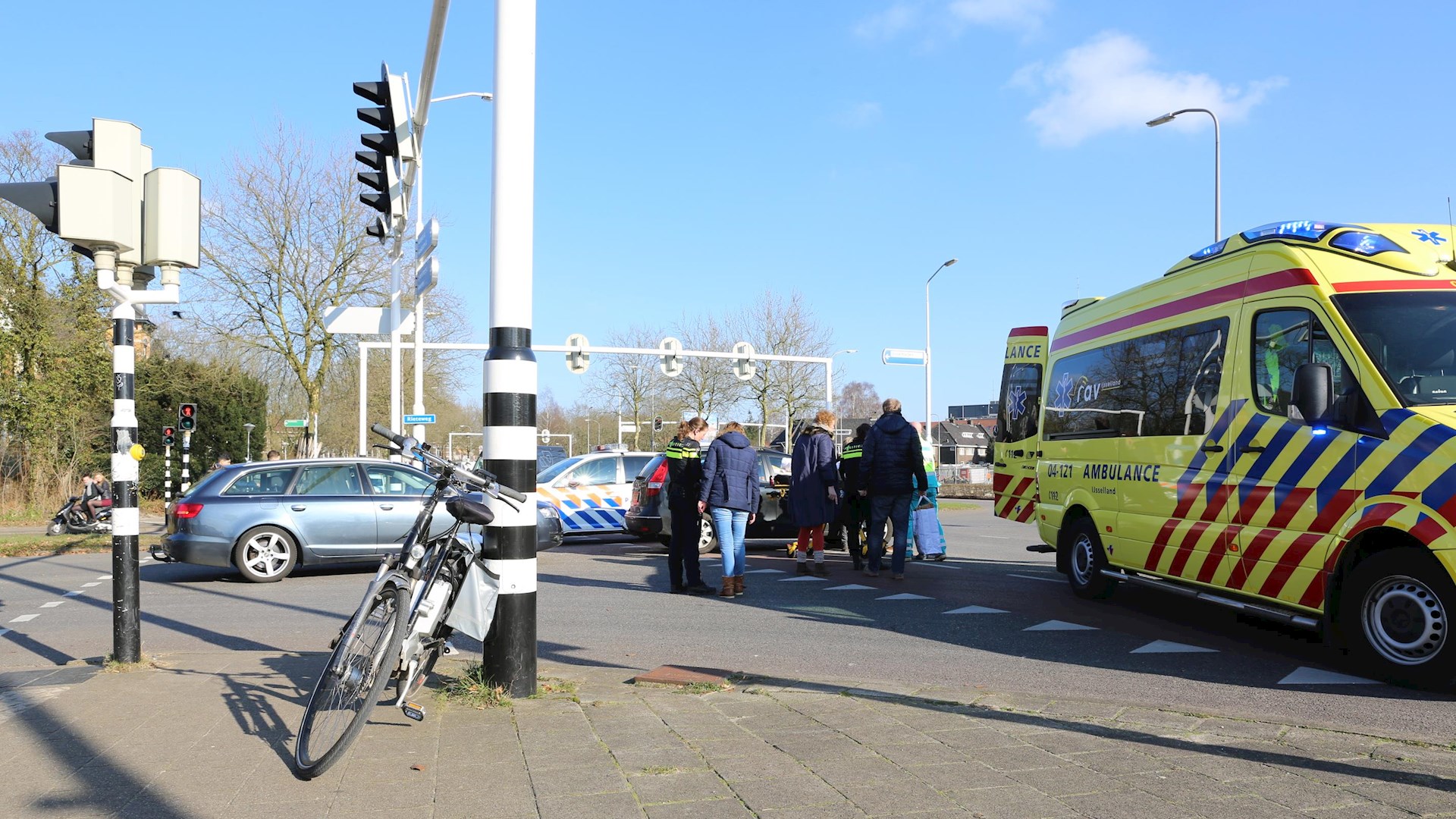 Fietser Heeft Flinke Hoofdwond Na Aanrijding Met Auto In Zwolle - RTV Oost