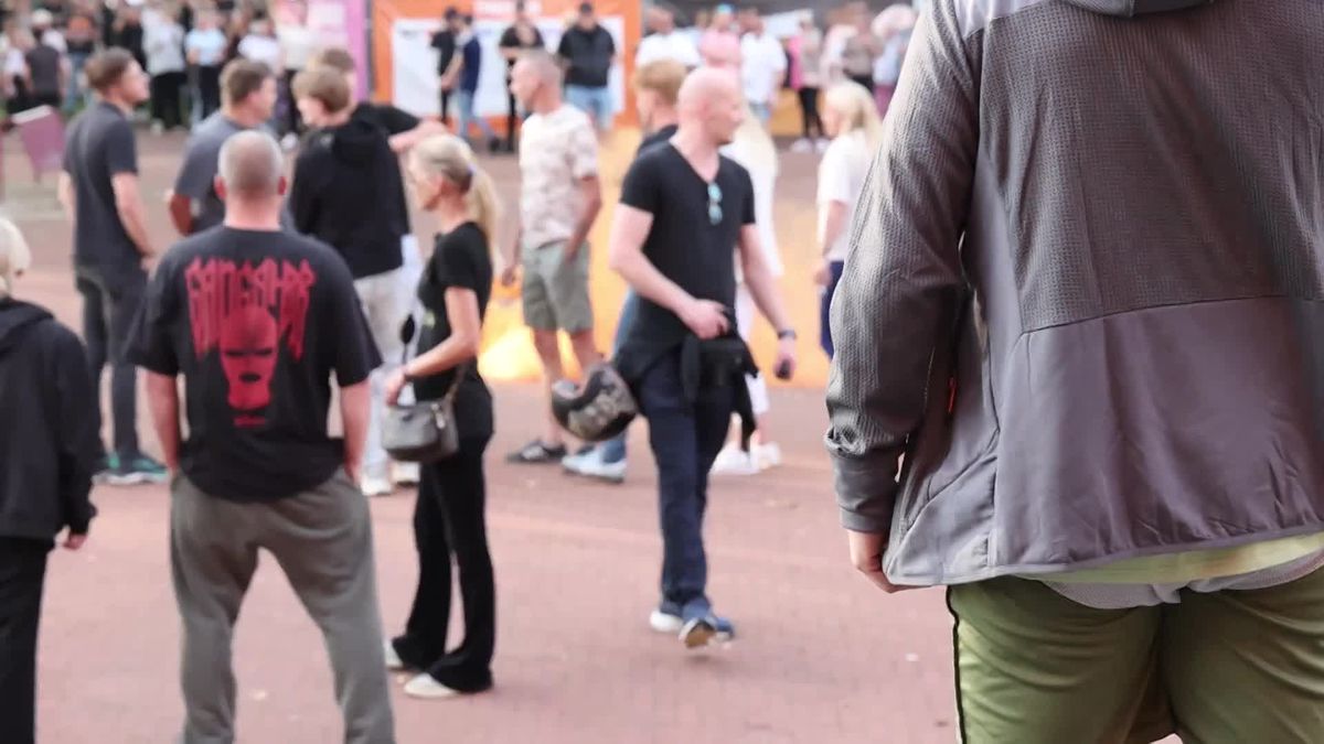 ME grijpt hard in bij azc-protest in Vriezenveen.