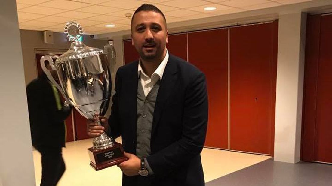 Hicham Benhammou heeft zijn eerste prijs als trainer van 't Knooppunt binnen