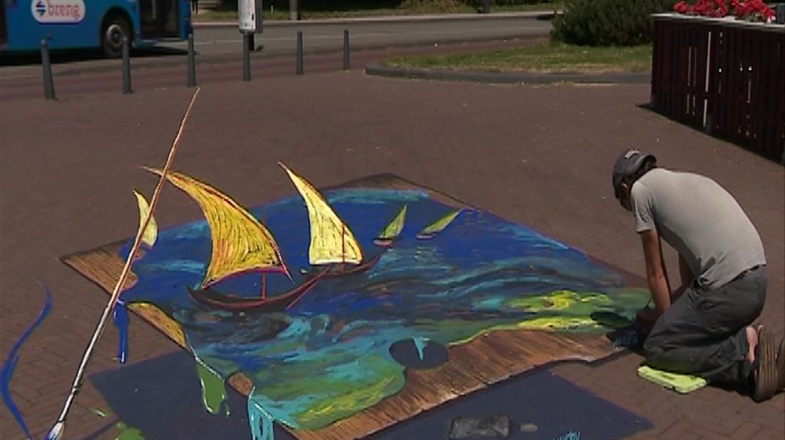 Bezoekers van de Arnhemse binnenstad kunnen de komende maanden zomaar midden in het schilderij 'De Aardappeleters' van Van Gogh stappen. Dit weekend werd voor de tweede keer in de stad het World Streetpainting Festival georganiseerd.