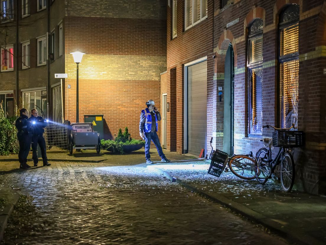 Bij de explosie aan de Oostdwarsstraat in Vlaardingen sneuvelde meerdere ruiten