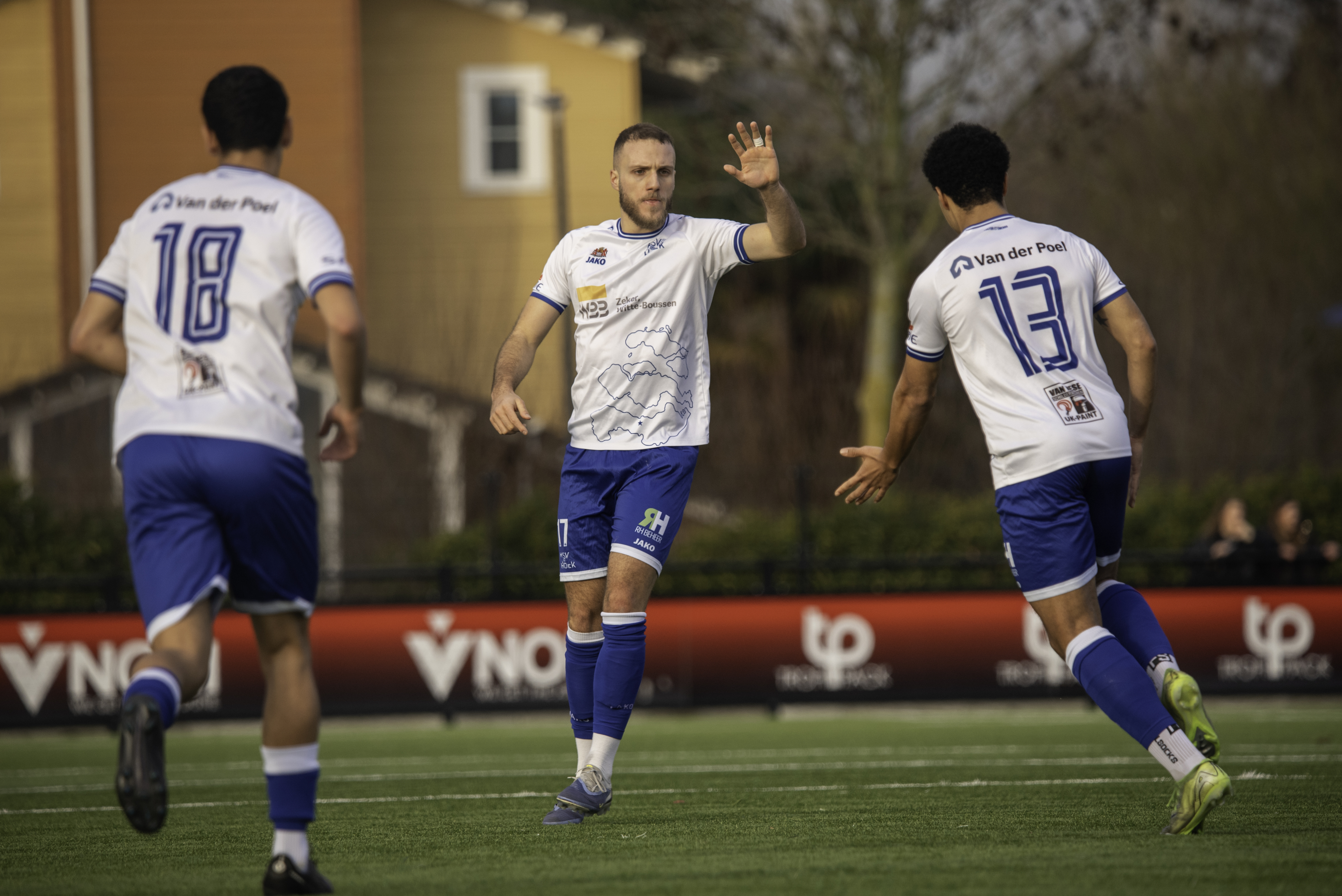 IJzersterke eerste helft bezorgt Hoek simpele overwinning op AFC