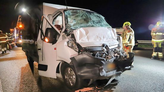Slachtoffer uit auto bevrijd bij ernstig ongeval op A15