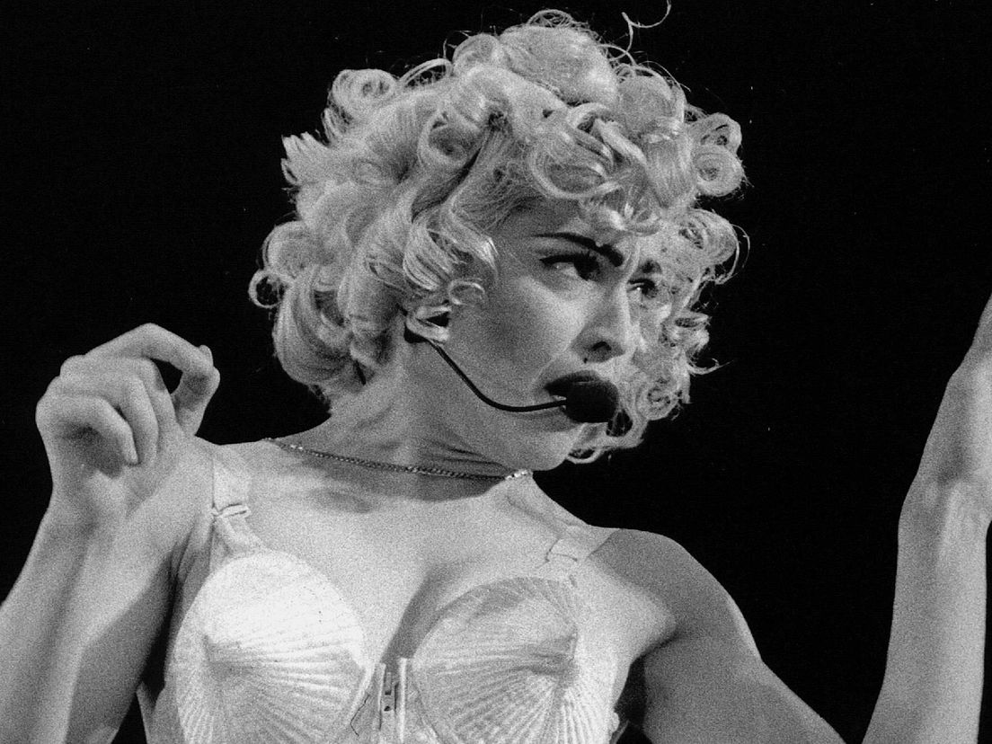 Madonna tijdens Who's That Girl World Tour in de Kuip.