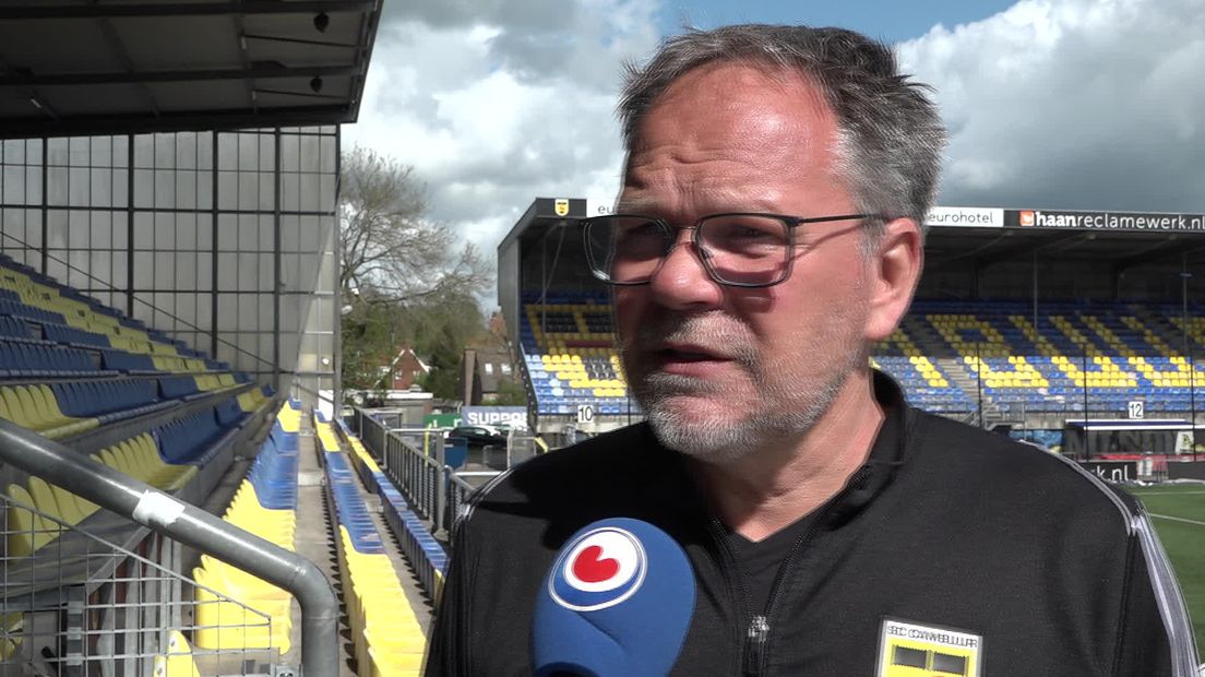 Henk de Jong hopet dat Cambuur tsjin Jong Ajax wer ris in belofteploech ferslacht