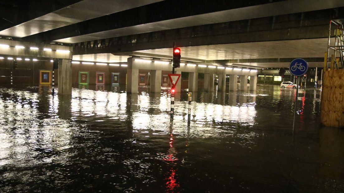 De Put op de Vaillantlaan Den Haag onder water I