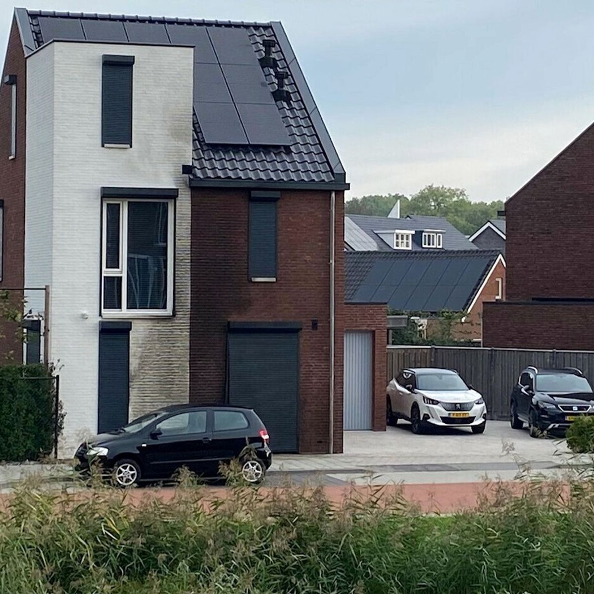 Man En Twee Vrouwen Aangehouden Voor Aanslag Op Woning Politieagent Man En Twee Vrouwen Aangehouden Voor Aanslag Op Woning Politieagent