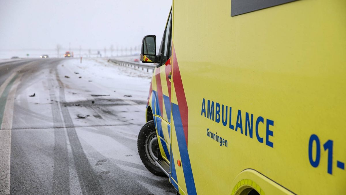 112-nieuws: Botsing tussen auto en lijnbus in Winschoten • Auto botst tegen vangrail bij Stadskanaal
