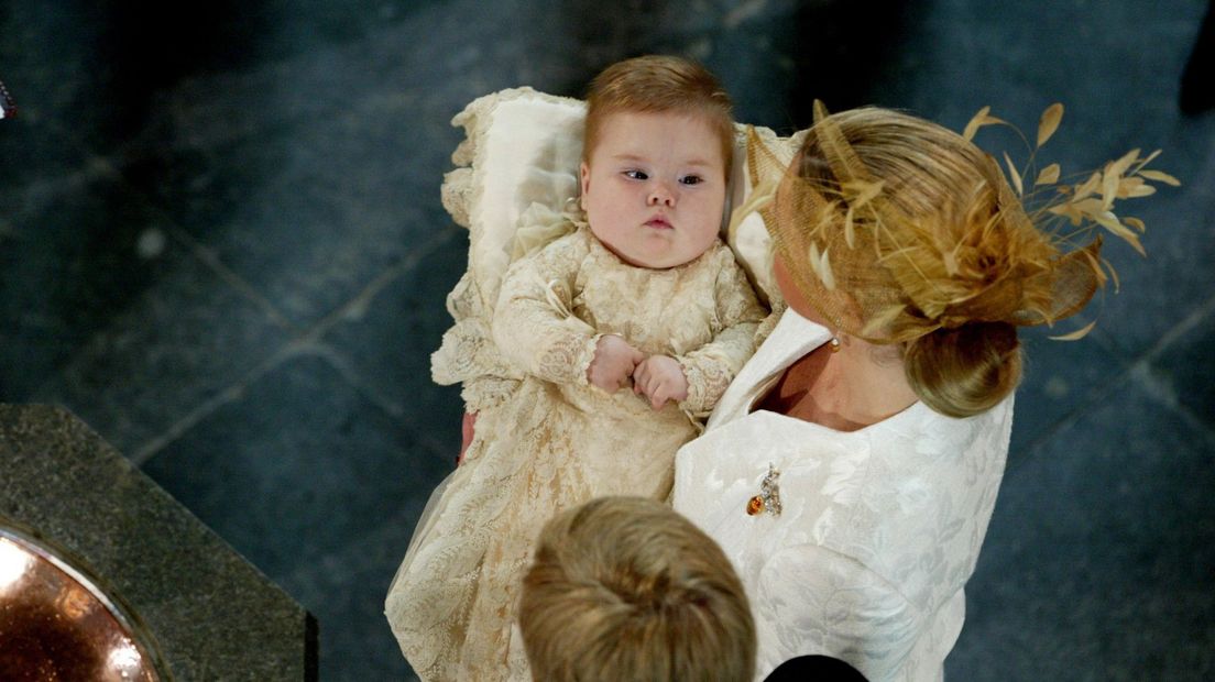 De doop van prinses Amalia in de Grote Kerk in Den Haag in 2004