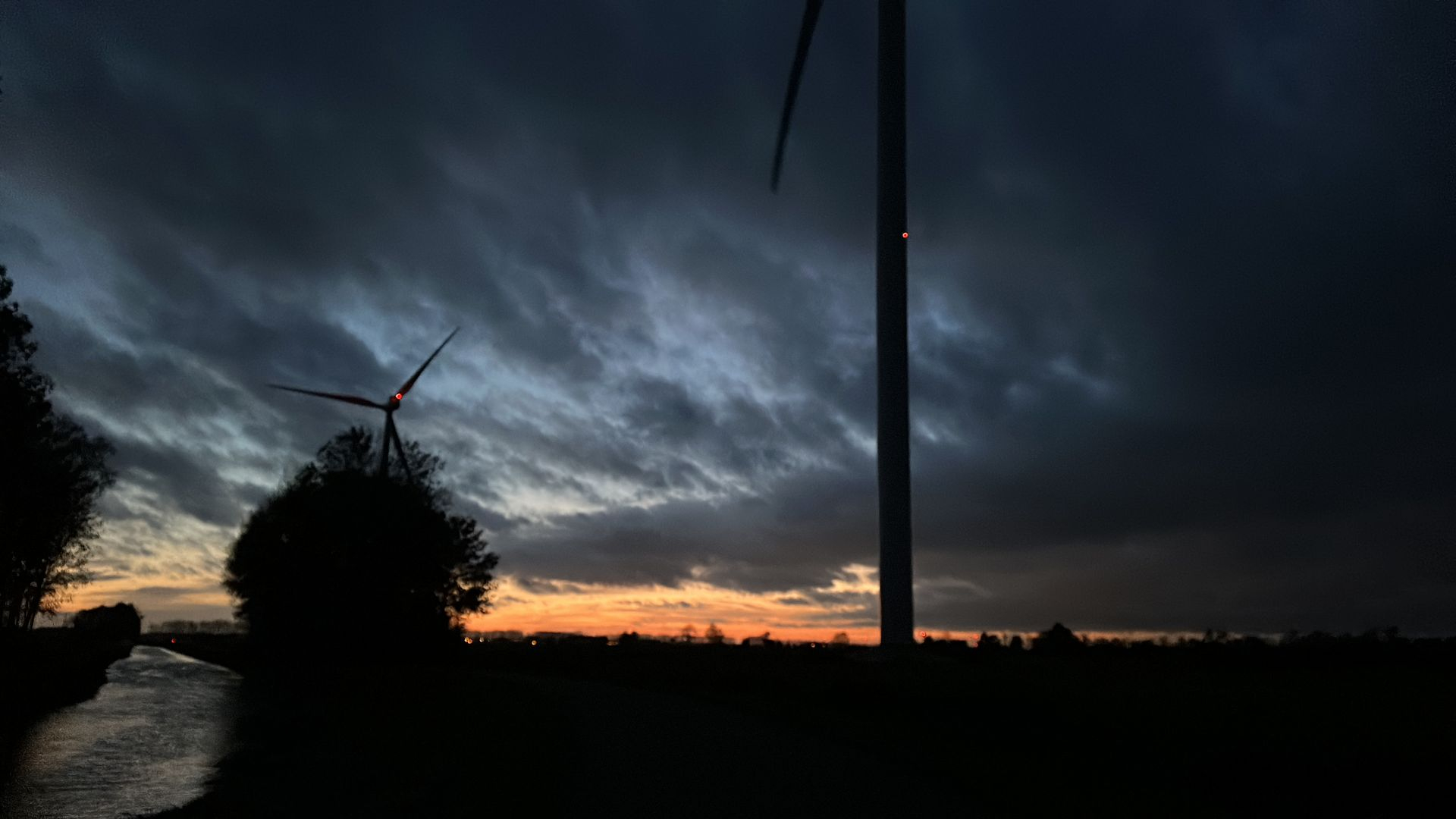 Rode lampen gaan alleen aan als er een vliegtuig voorbij vliegt