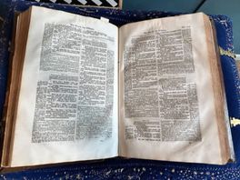 De bijbel is het oudste stuk in de collectie van bibliotheek AanZet in Dordrecht