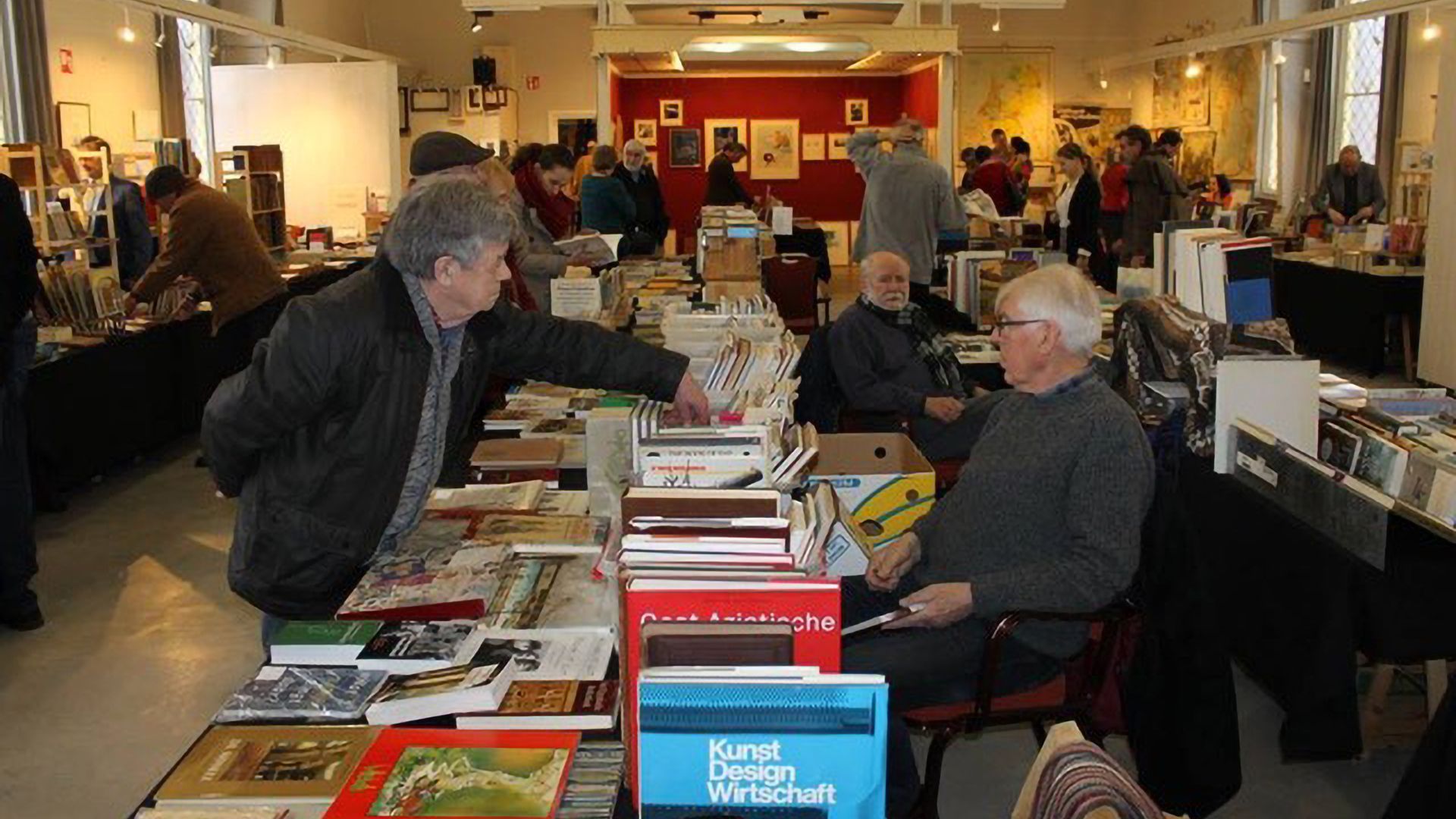 Archieffoto boekenbeurs in de Koppelkerk.