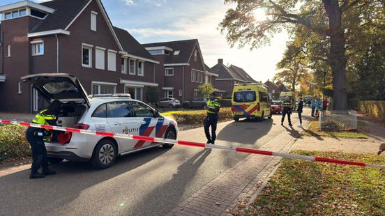 Traumahelikopter komt in actie voor ernstig ongeluk met scooterrijder. Traumahelikopter komt in actie voor ernstig ongeluk met scooterrijder.