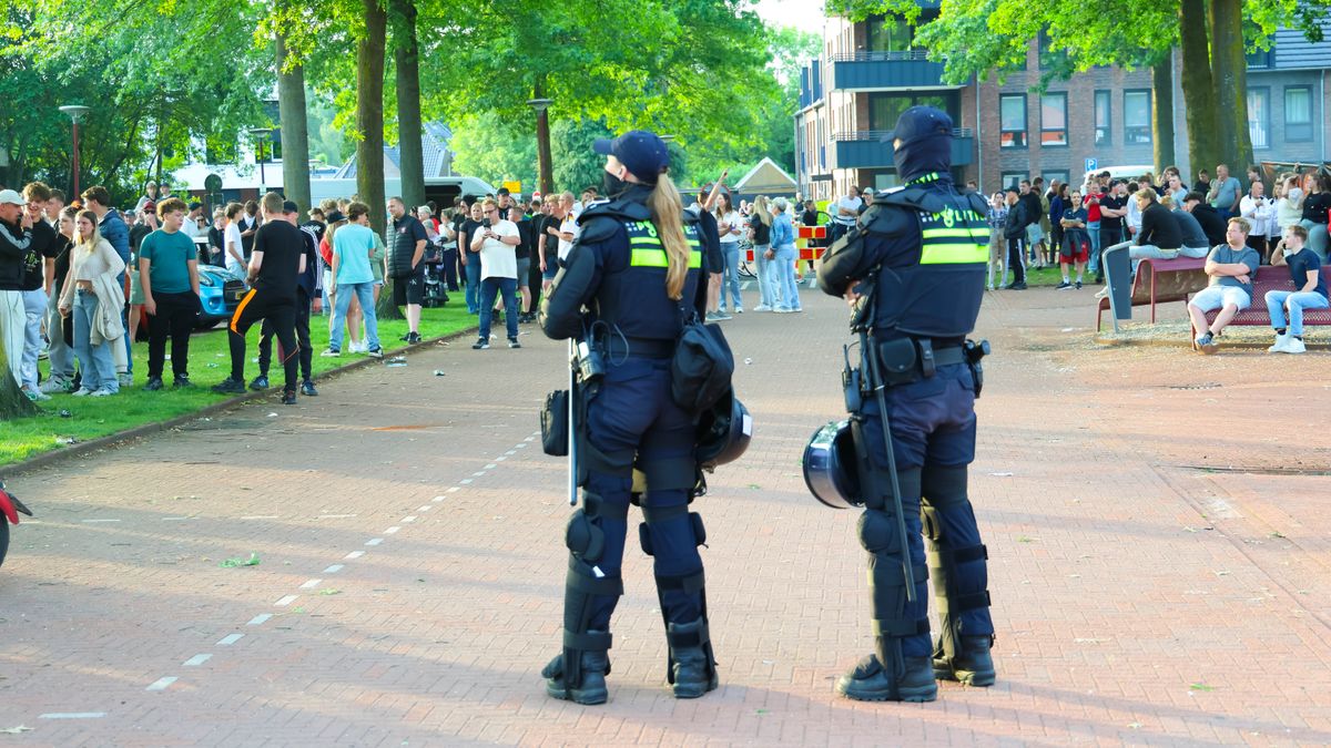 ME grijpt hard in bij azc-protest in Vriezenveen