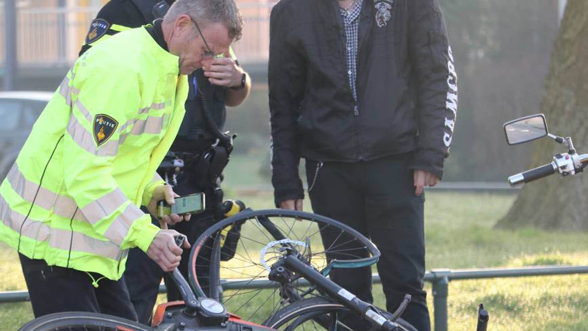 Fietser En Motorrijder Botsen In Stad - RTV Noord