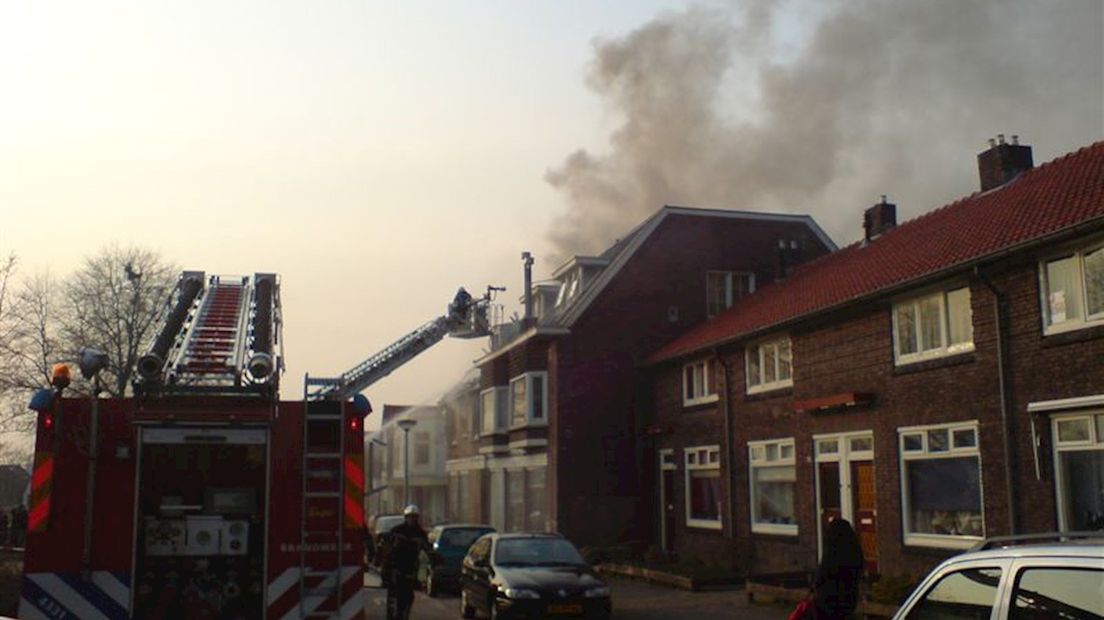 Brand verwoest pand in Enschede