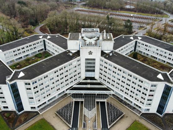 Bestuurder ziekenhuis blij verrast met ingrijpen van gemeente Assen bij verkoop NAM-gebouw