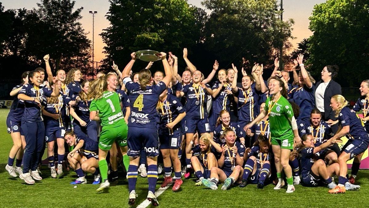De Graafschap Vrouwen kronen zich tegen Jong Ajax tot kampioen