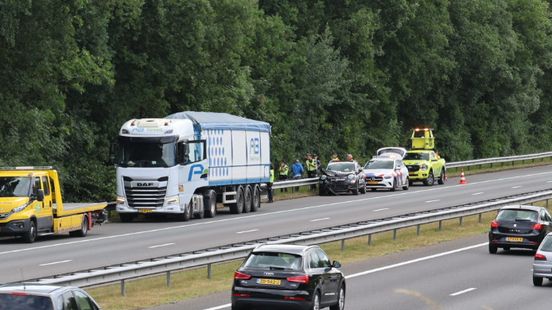 Vrouw gewond na botsing met vrachtauto op A73 bij Horst Home