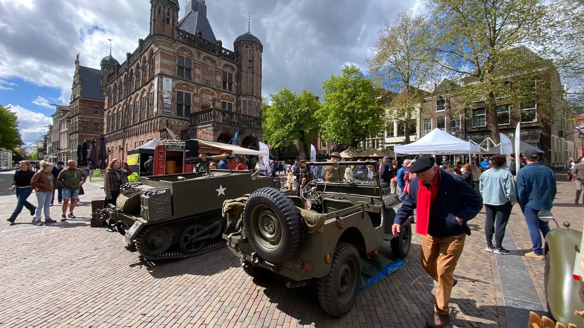 Publiek op Deventer Brink herbeleeft massaal opnames 'A Bridge Too Far'