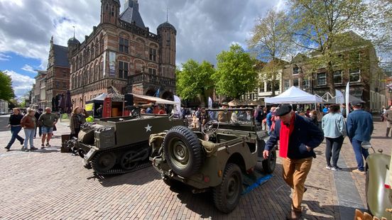 Publiek op Deventer Brink herbeleeft massaal opnames 'A Bridge Too Far' Home