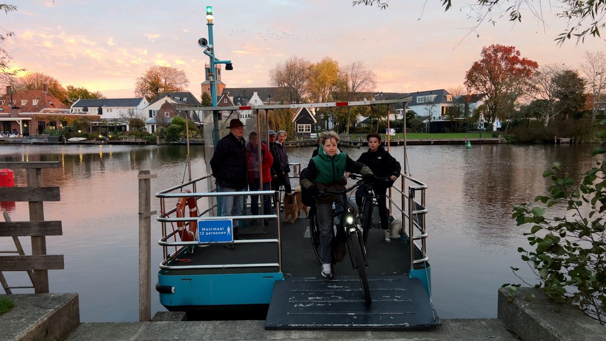 School is uit maar pont is dicht: 'Dan moet ik een half uur roeien'