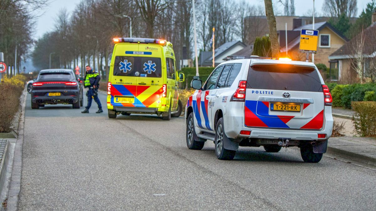 Politie zoekt verdachte van aanranding in Scharsterbrug | Fietsster Wolvega gewond na aanrijding met