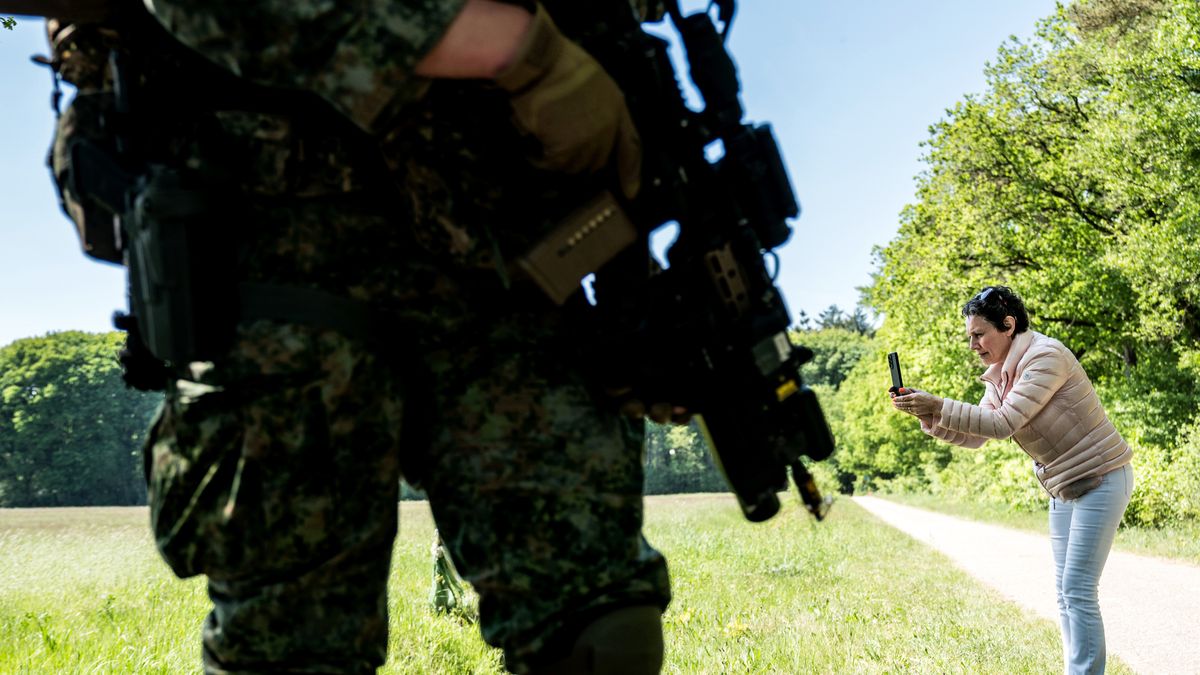 Spot een militair en win: landmacht oefent tussen Hardenberg en Zwolle