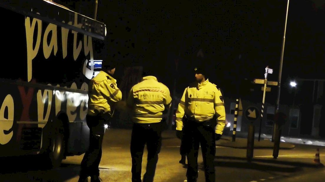 Jongens gewond na val uit discobus