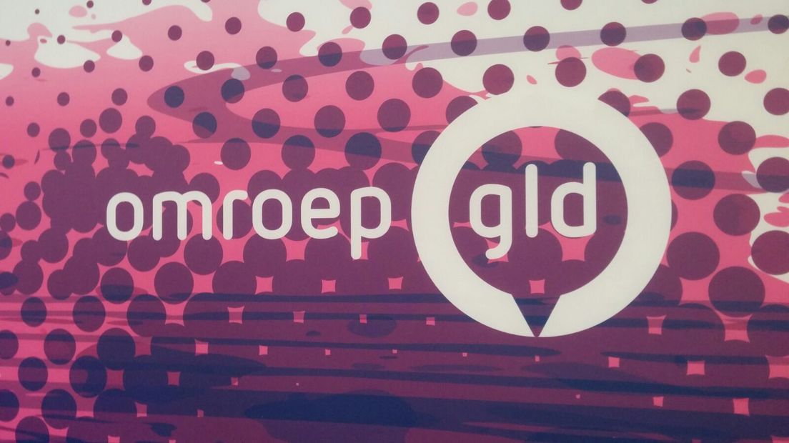 Omroep Gelderland heeft woensdagmiddag een extra televisie-uitzending. Vanaf 13.30 uur wordt u bijgepraat over een gewapende man die rondloopt in de Arnhemse wijk Klarendal.