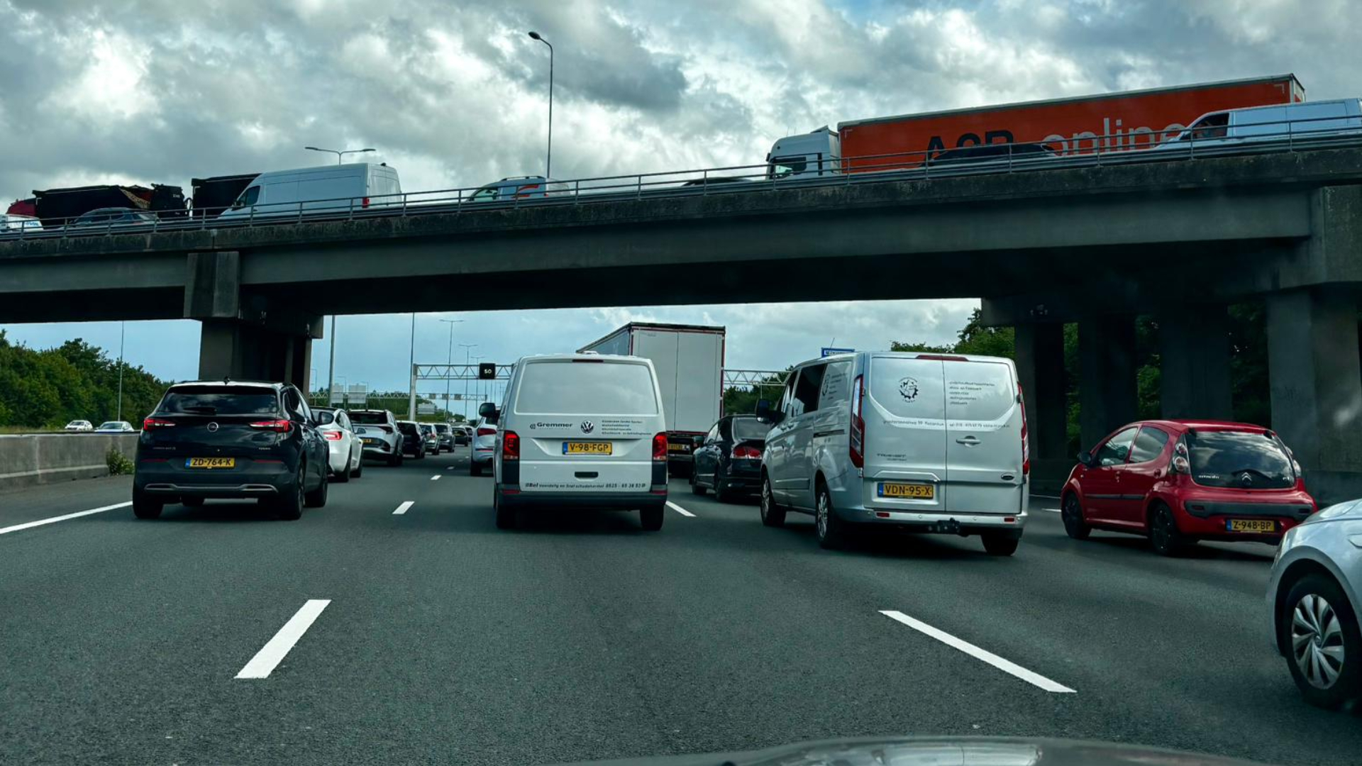 Op de A15 en A16 is het erg druk in de woensdagspits.