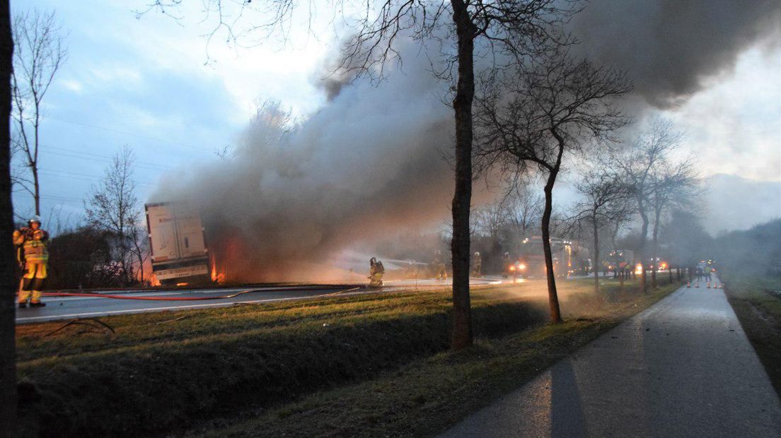 Dodelijk ongeluk o pde N377 bij Dedemsvaart (Rechten: Van Oost Media)