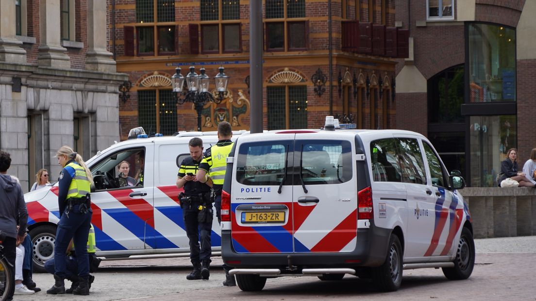 Politie op de Grote Markt in Stad (archief)