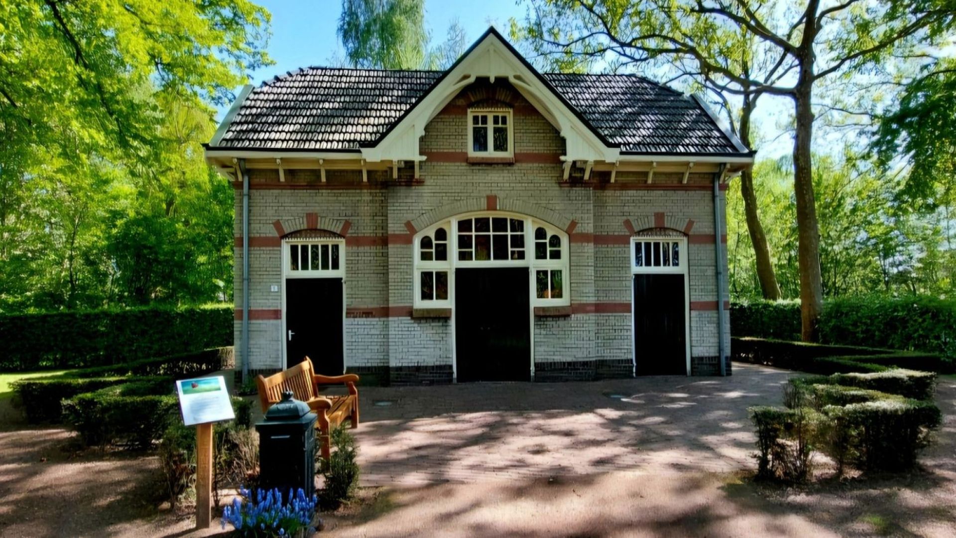 Bakkie Troost biedt ruimte voor ontmoeting en bezinning tijdens Dodenherdenking.