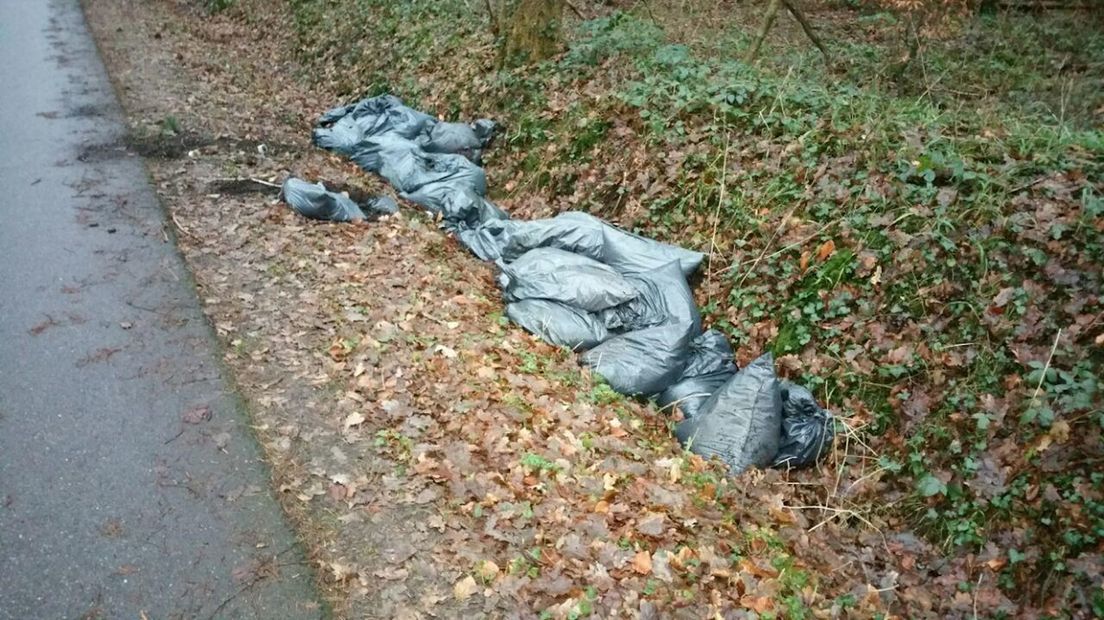 Afval hennepkwekerij gedumpt in Enschede