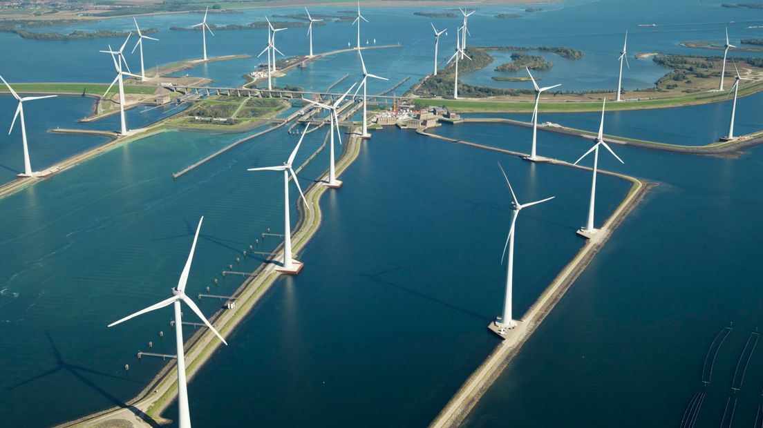 Daar staan ze dan: de 34 windmolens van windpark Krammer
