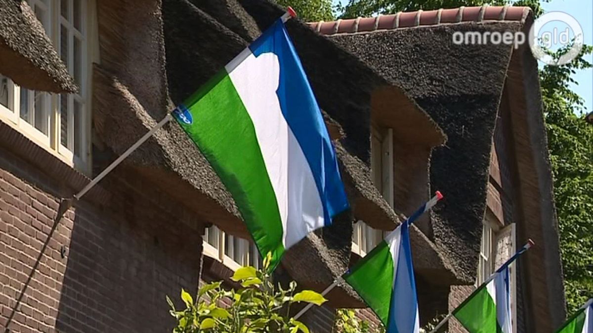 De vlag gaat in top: het rubberdorp is jarig! 100 jaar Heveadorp