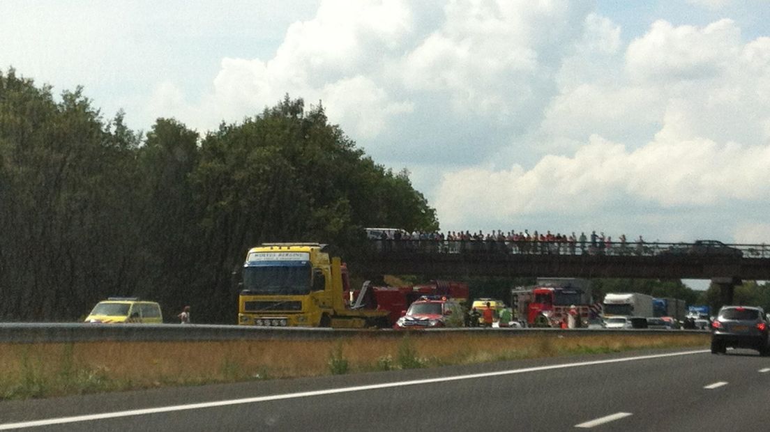 Veel kijkers bij file op A1