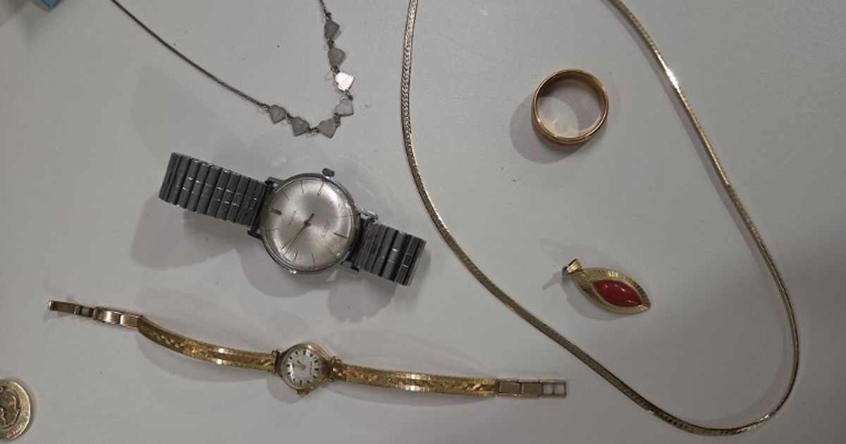 Politie vindt sieraden bij aanhouding nepagenten