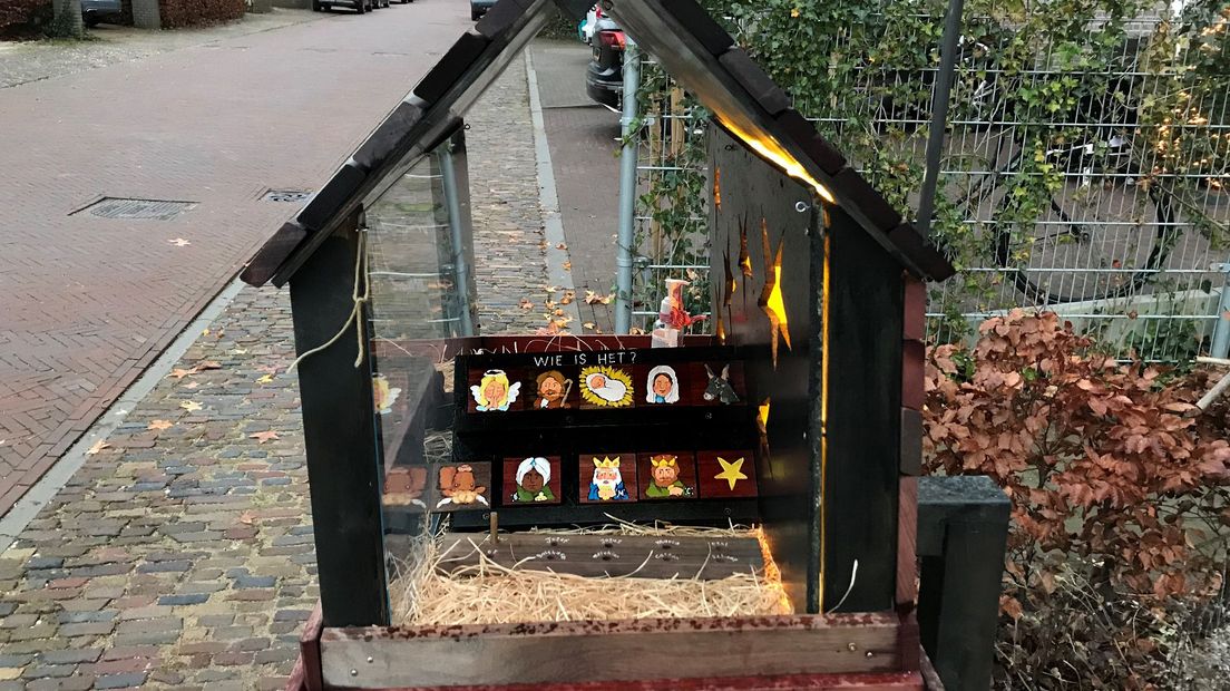 Het spel 'Wie is het?' in kerststal-vorm.