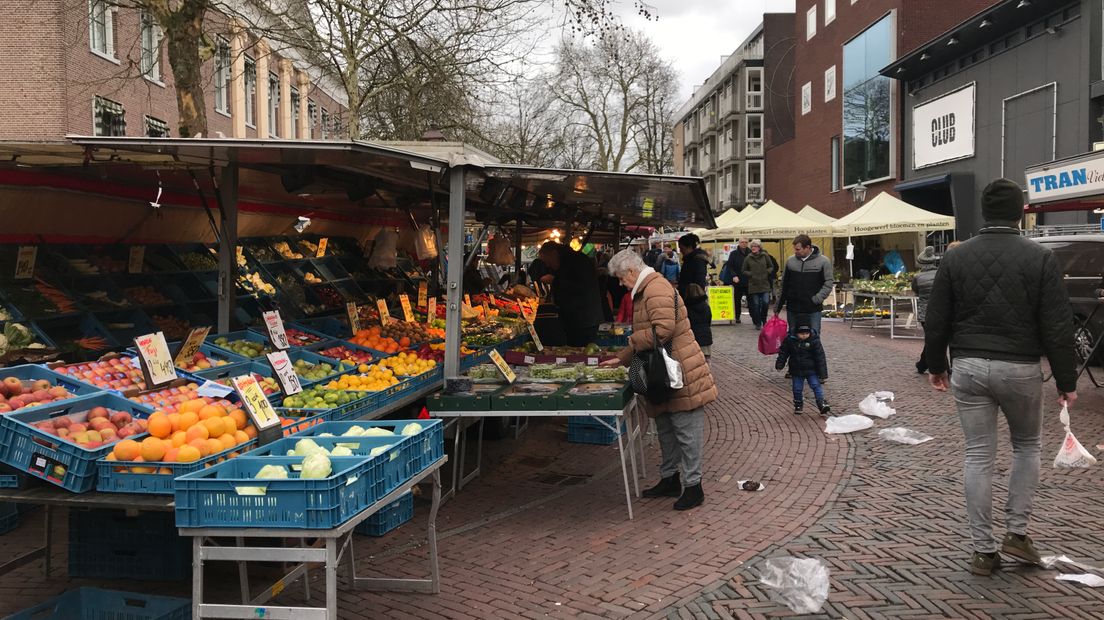 Nieuwe wetgeving zorgt voor onrust op de warenmarkt in Assen (Rechten: RTV Drenthe / Margriet Benak)