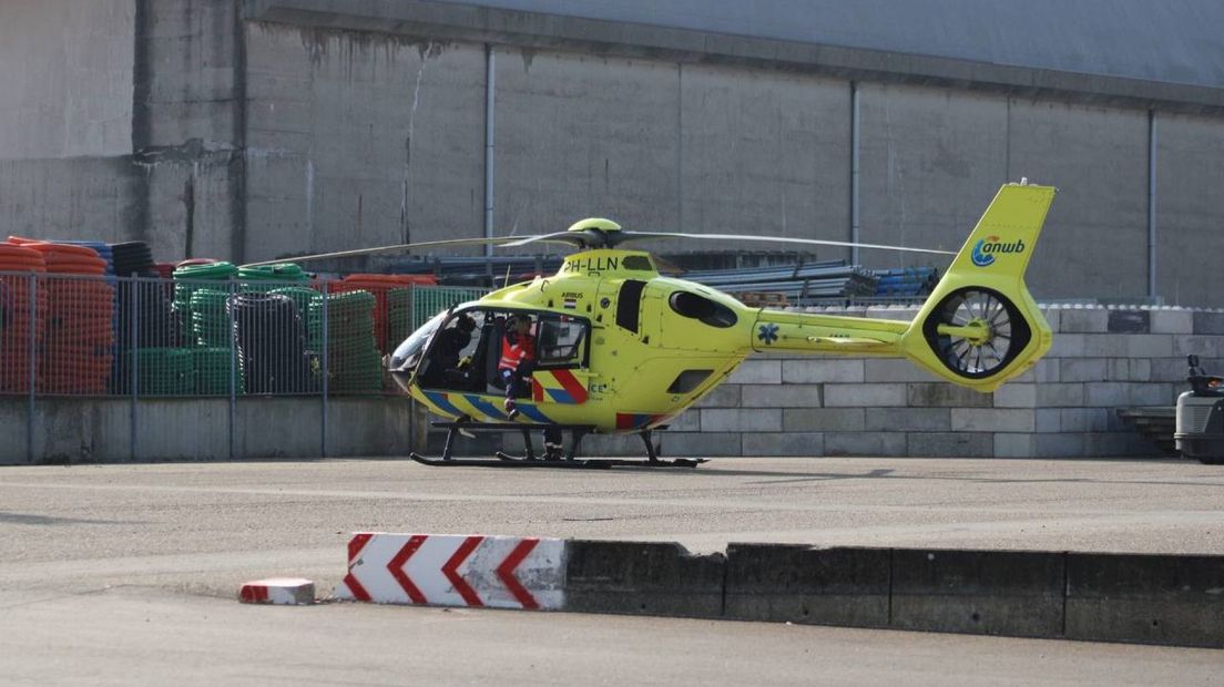 Traumahelikopter opgeroepen voor ongeval bij bedrijf.